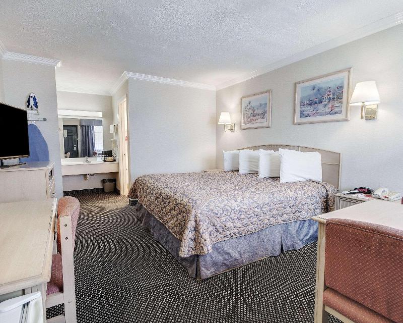 Econo Lodge Van Horn image