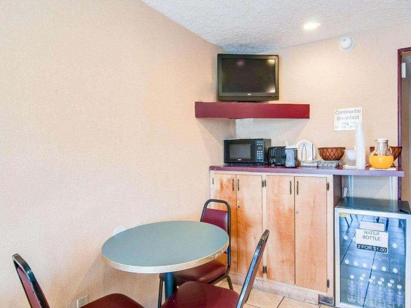 Econo Lodge Galax Highway 58 image