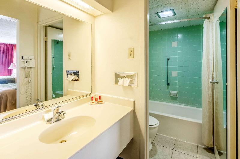 Econo Lodge Martinsville image