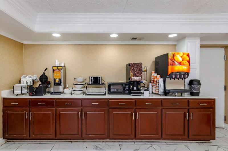 Quality Inn near Martinsville Speedway image