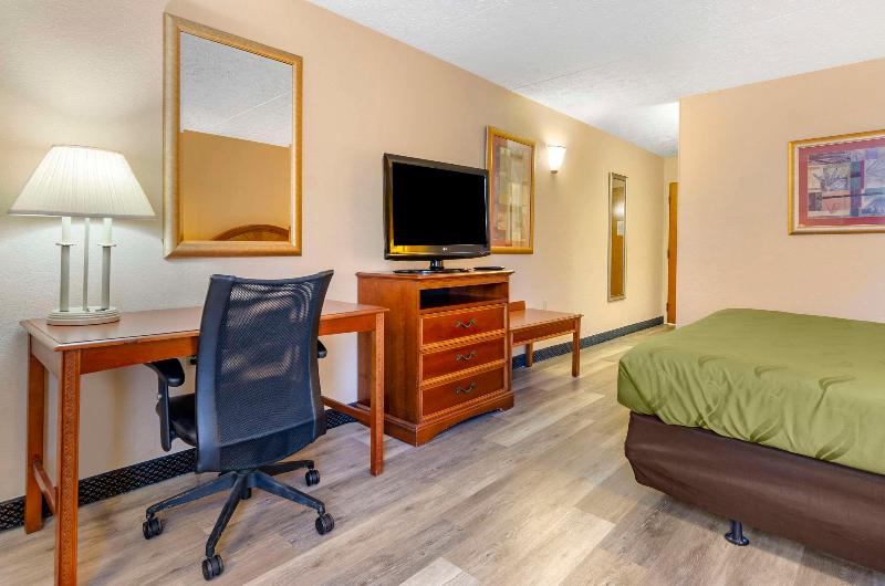 Quality Inn near Martinsville Speedway image