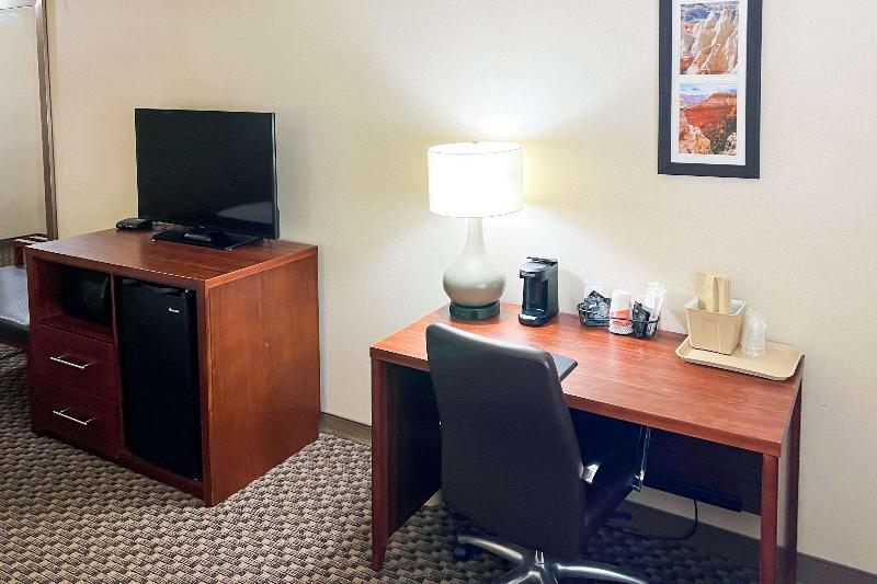 Comfort Inn & Suites Thatcher - Safford image