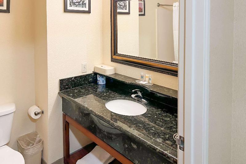 Comfort Inn & Suites Thatcher - Safford image