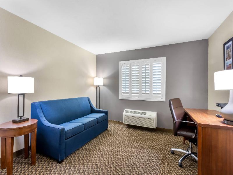Comfort Inn & Suites Thatcher - Safford image