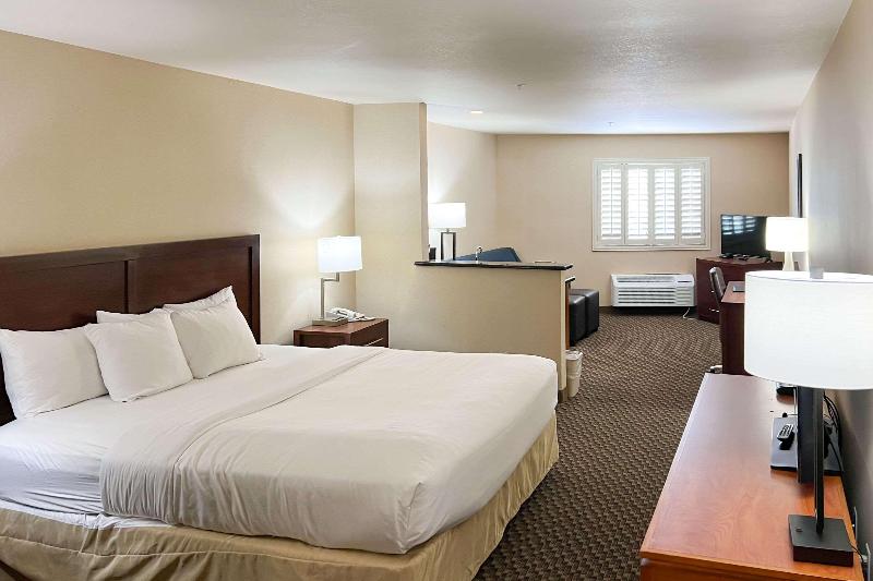 Comfort Inn & Suites Thatcher - Safford image