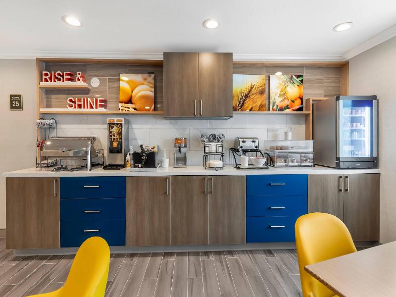 Comfort Inn Fontana image