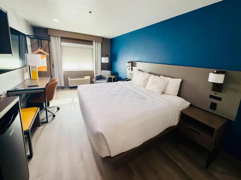 Comfort Inn Fontana image