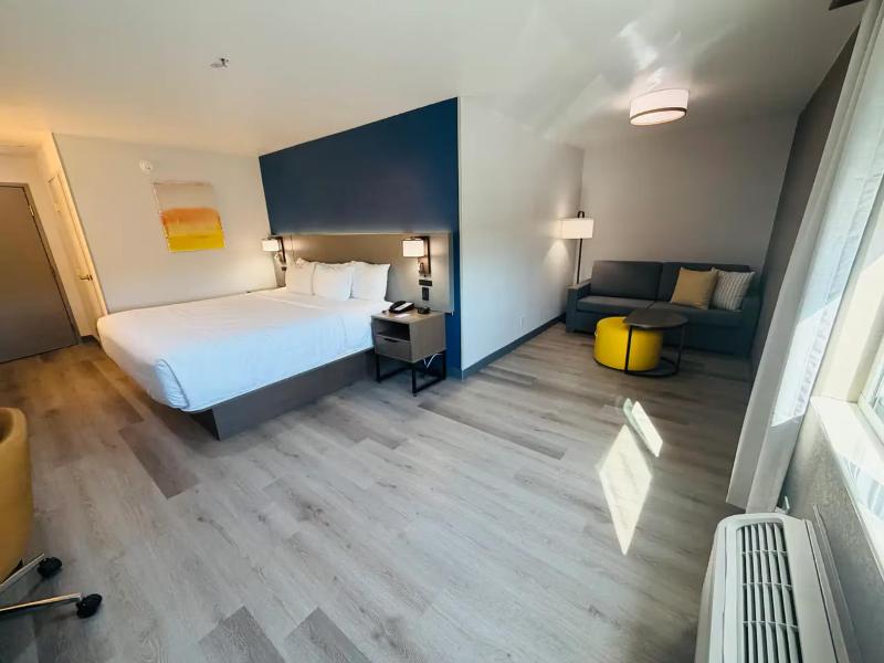 Comfort Inn Fontana image