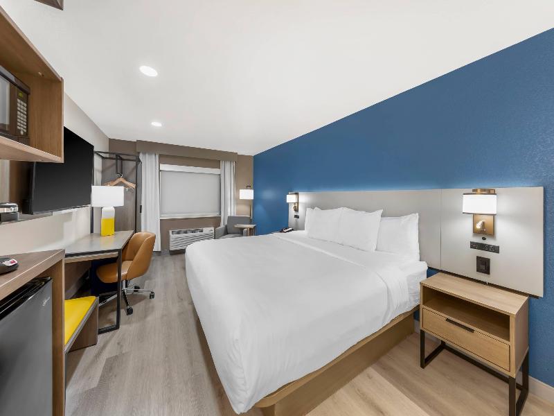 Comfort Inn Fontana image