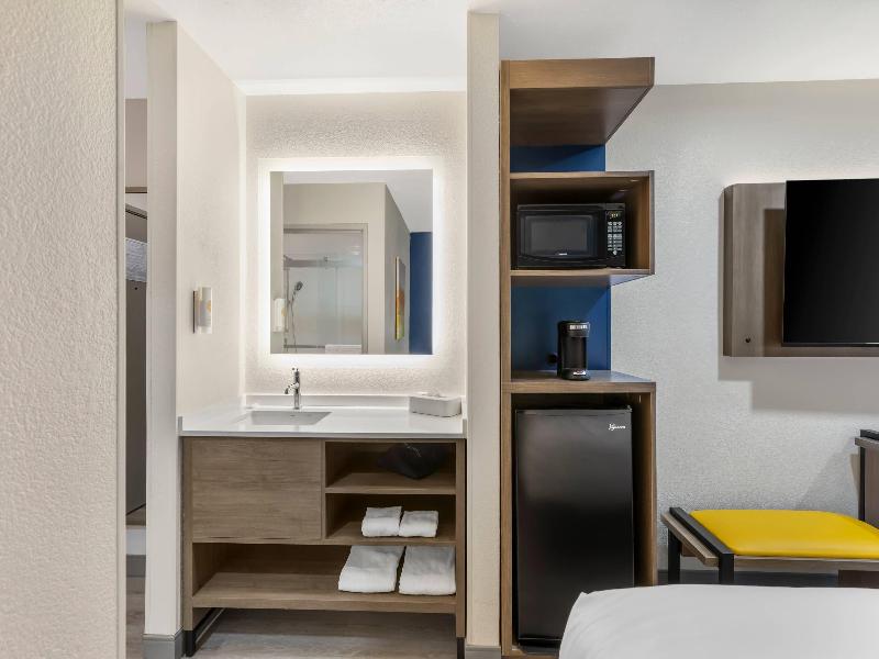 Comfort Inn Fontana image