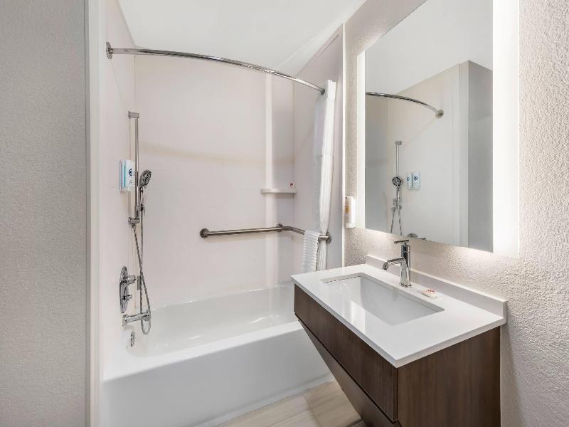 Comfort Inn Fontana image