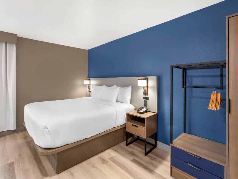 Comfort Inn Fontana image