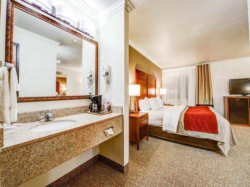 Comfort Inn Fontana image