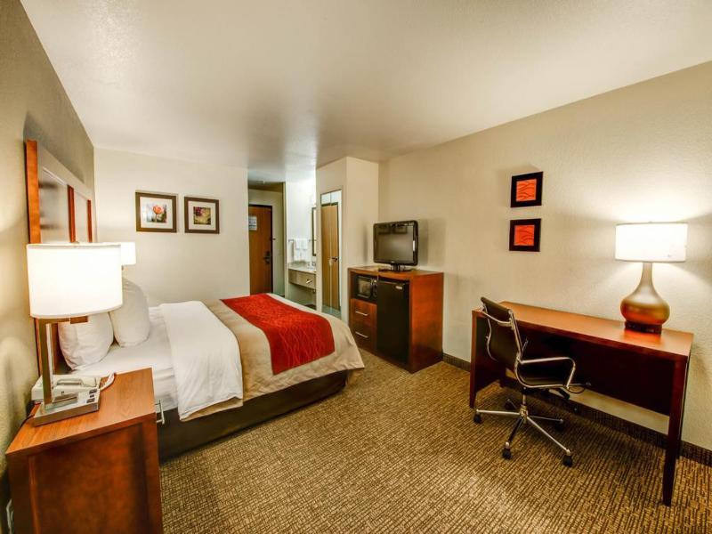 Comfort Inn Fontana image