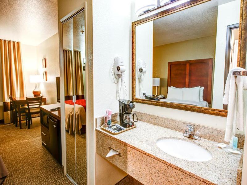 Comfort Inn Fontana image