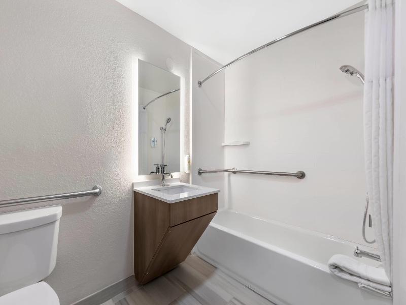 Comfort Inn Fontana image