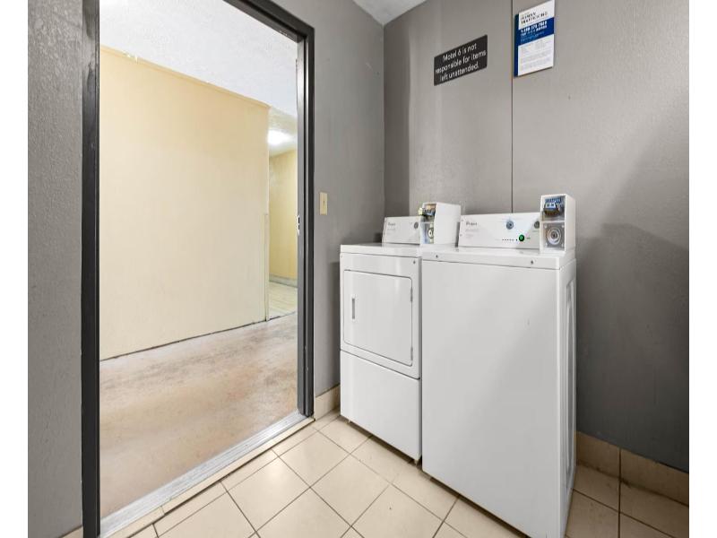 Econo Lodge Prattville Area image