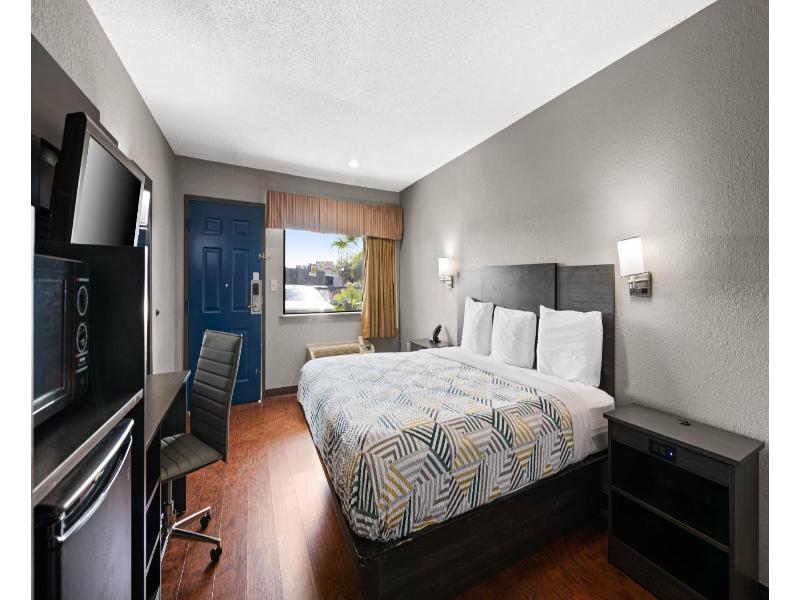 Econo Lodge Prattville Area image