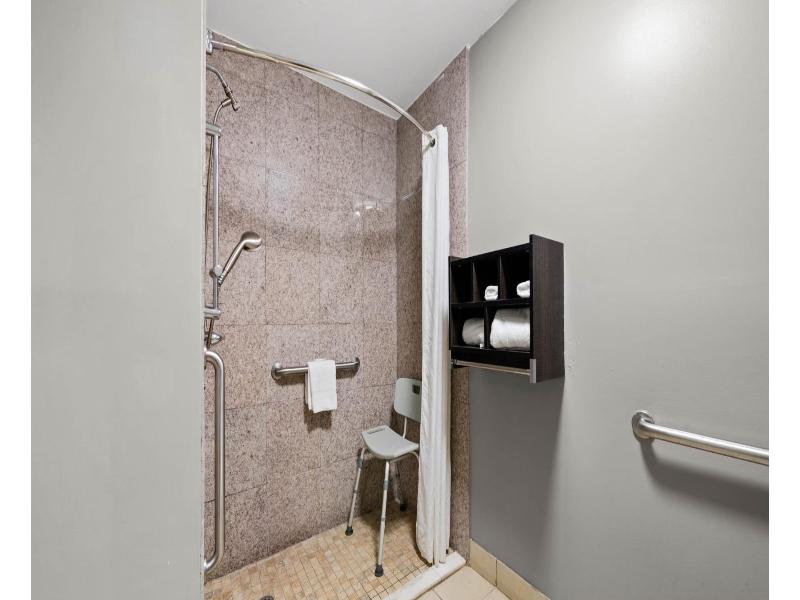 Econo Lodge Prattville Area image