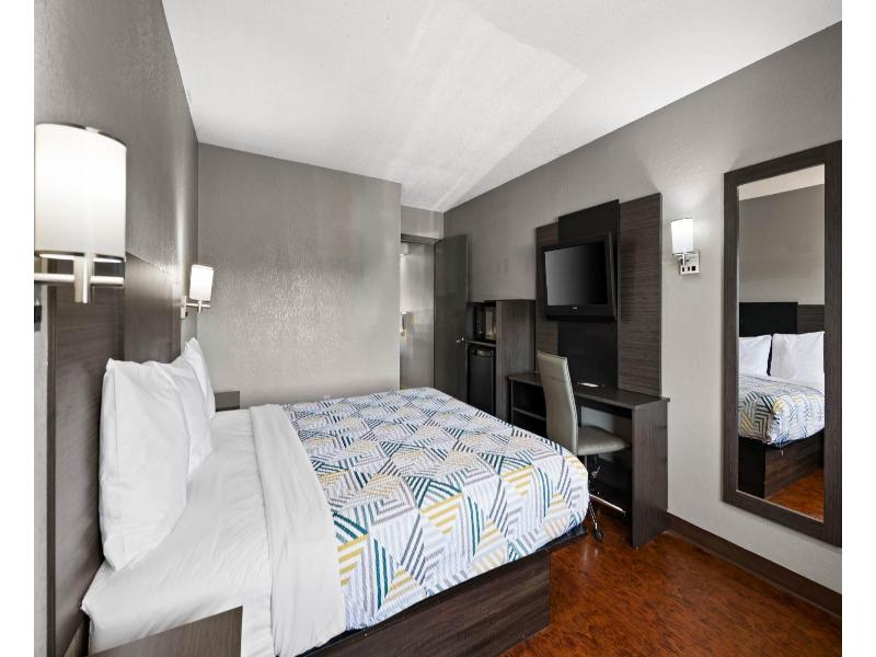 Econo Lodge Prattville Area image