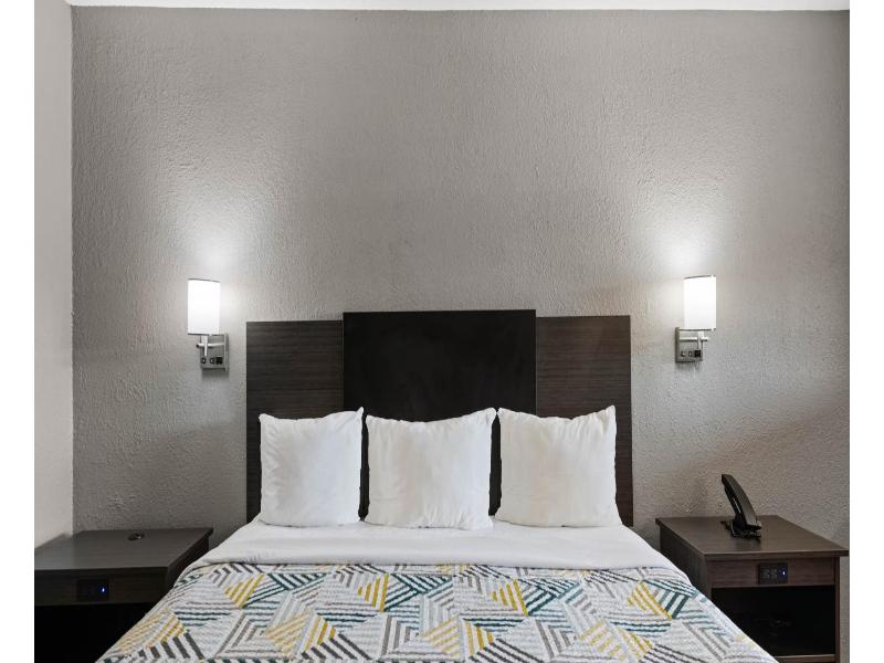 Econo Lodge Prattville Area image