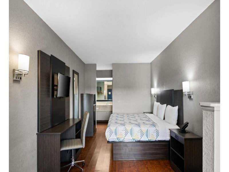 Econo Lodge Prattville Area image