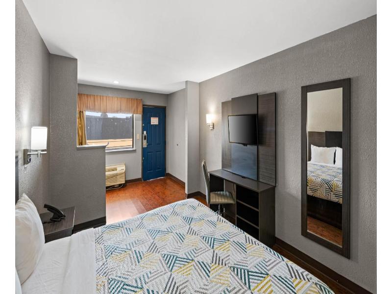 Econo Lodge Prattville Area image