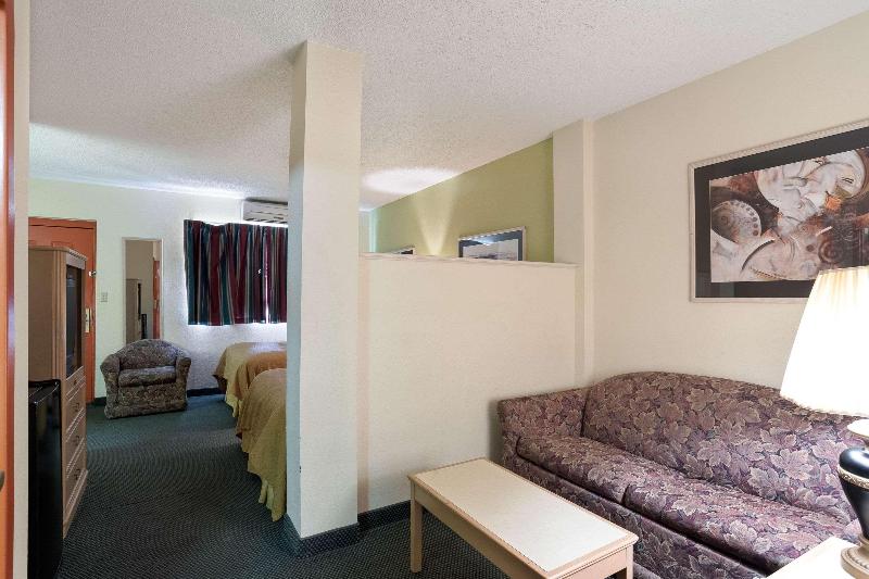 Quality Inn & Suites Paragould — photo 58
