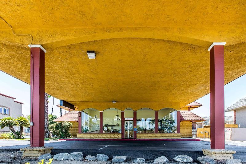 Rodeway Inn & Suites Canyon Lake-Menifee West image