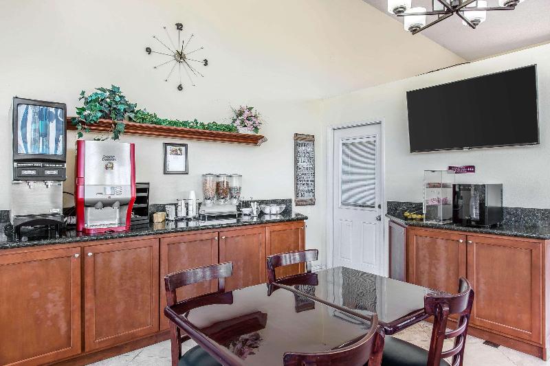 Rodeway Inn & Suites Canyon Lake-Menifee West image