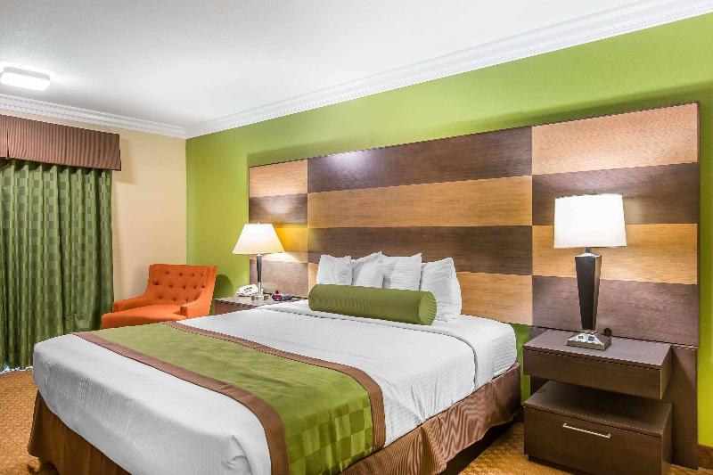 Rodeway Inn & Suites Canyon Lake-Menifee West image