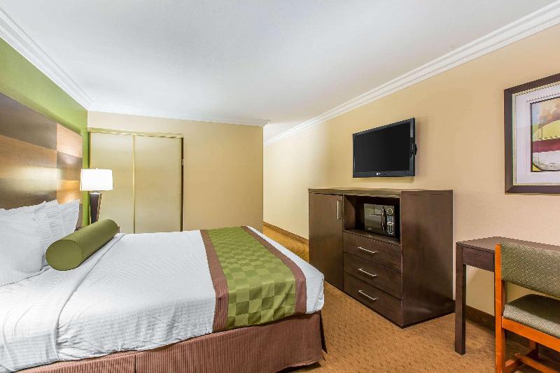 Rodeway Inn & Suites Canyon Lake-Menifee West image
