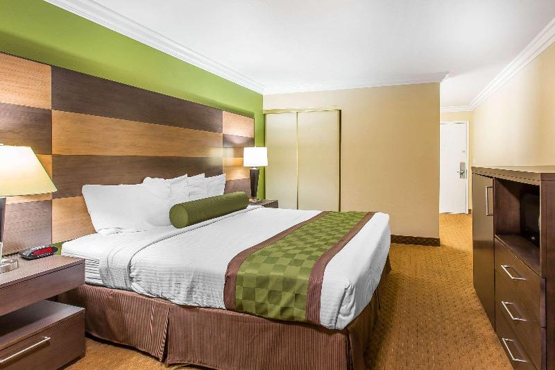 Rodeway Inn & Suites Canyon Lake-Menifee West image