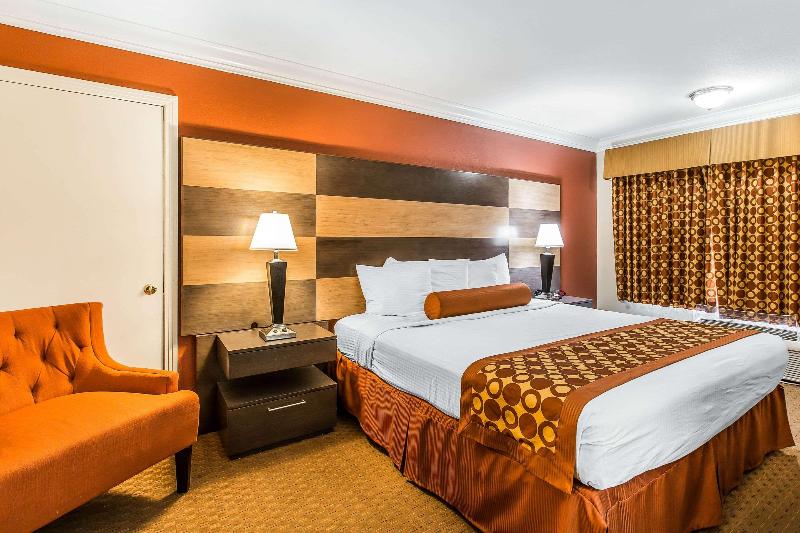 Rodeway Inn & Suites Canyon Lake-Menifee West image