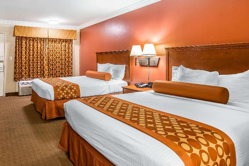 Rodeway Inn & Suites Canyon Lake-Menifee West image