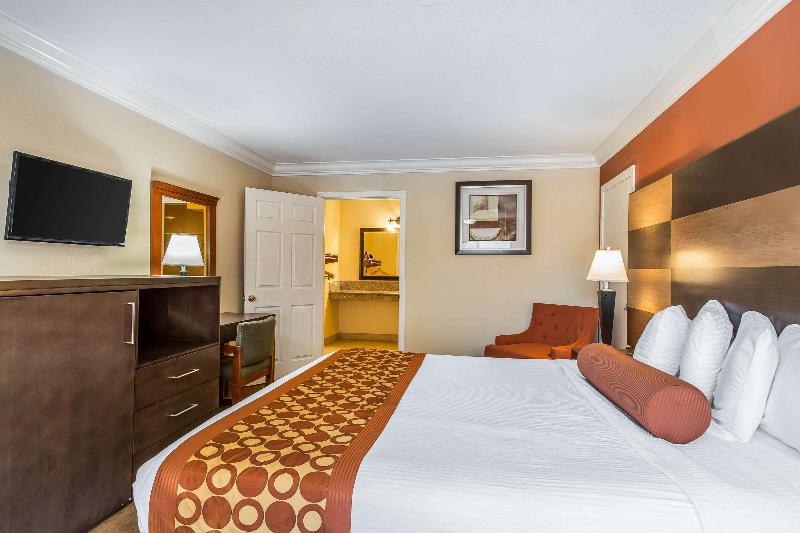 Rodeway Inn & Suites Canyon Lake-Menifee West image