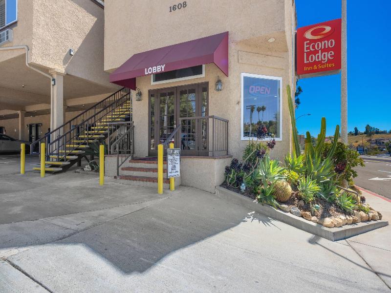 Econo Lodge Inn & Suites Fallbrook Downtown image