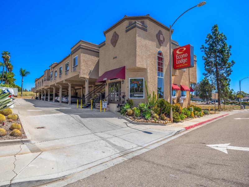 Econo Lodge Inn & Suites Fallbrook Downtown image