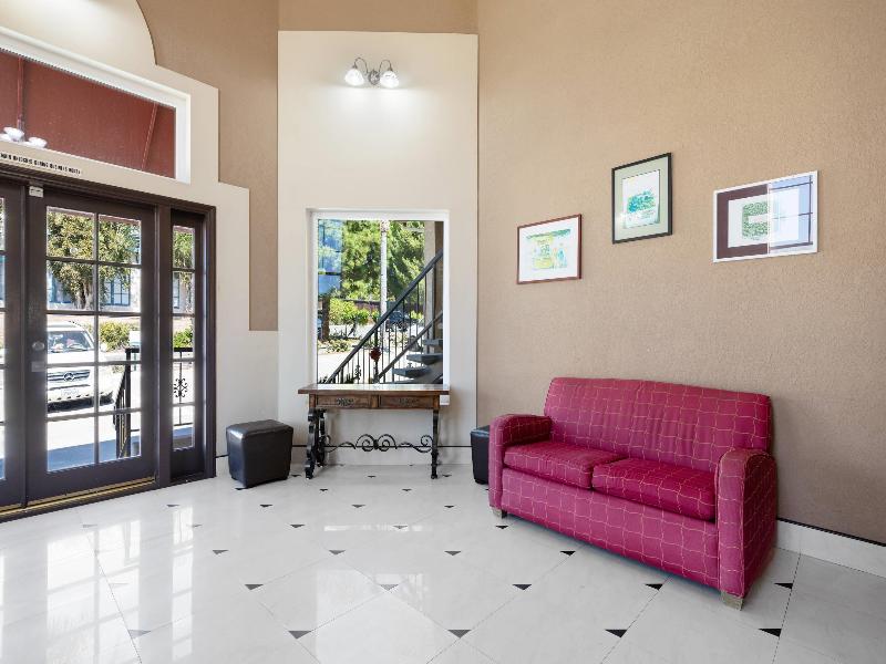 Econo Lodge Inn & Suites Fallbrook Downtown image