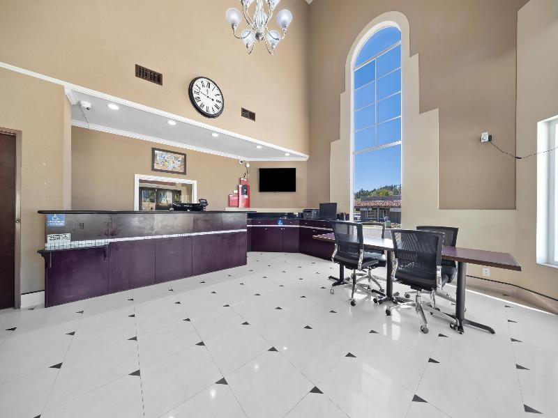 Econo Lodge Inn & Suites Fallbrook Downtown image