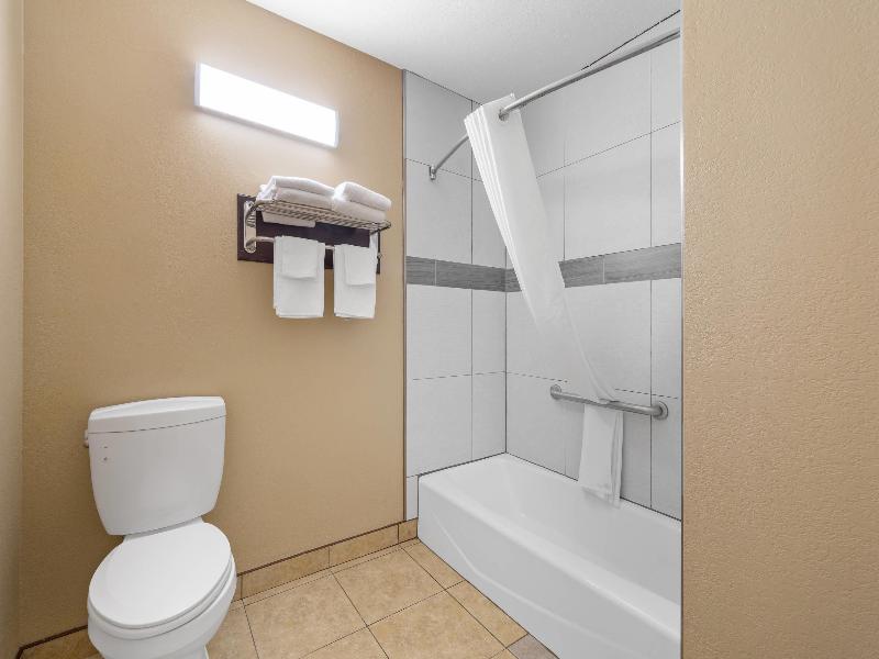 Econo Lodge Inn & Suites Fallbrook Downtown image