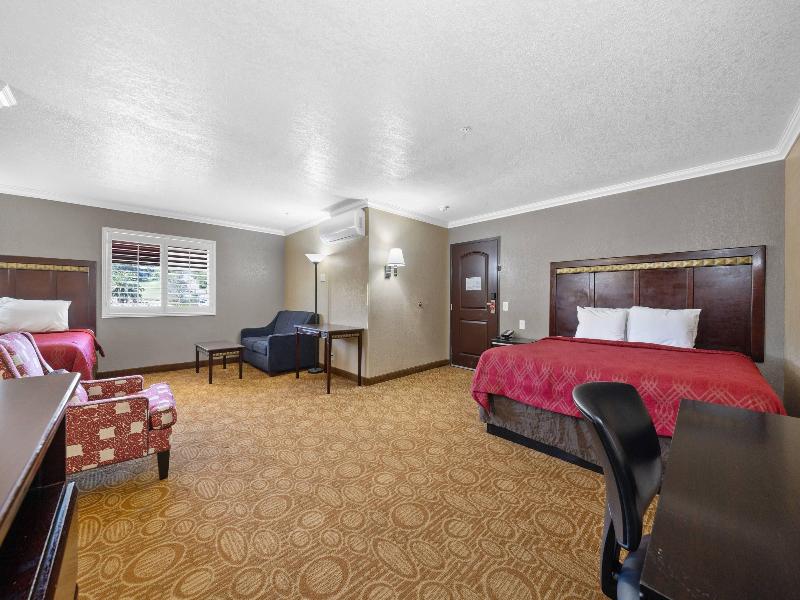 Econo Lodge Inn & Suites Fallbrook Downtown image