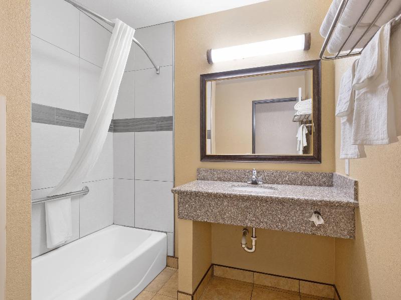 Econo Lodge Inn & Suites Fallbrook Downtown image