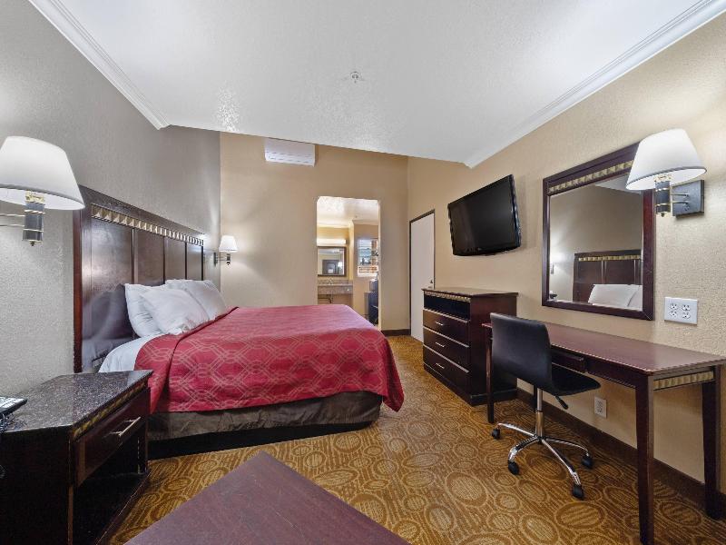 Econo Lodge Inn & Suites Fallbrook Downtown image