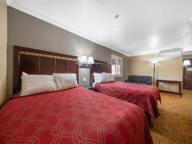 Econo Lodge Inn & Suites Fallbrook Downtown image