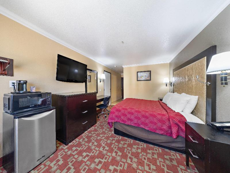 Econo Lodge Inn & Suites Fallbrook Downtown image