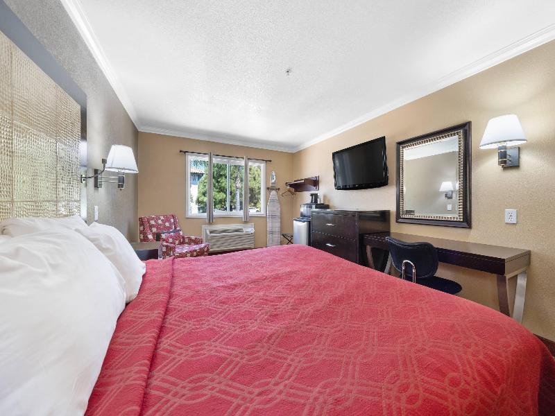 Econo Lodge Inn & Suites Fallbrook Downtown image
