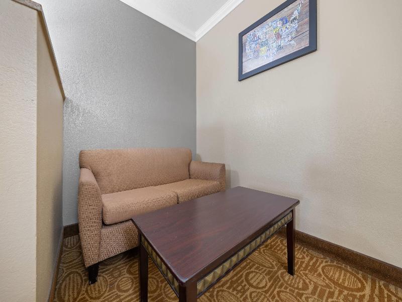 Econo Lodge Inn & Suites Fallbrook Downtown image