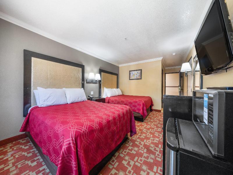 Econo Lodge Inn & Suites Fallbrook Downtown image