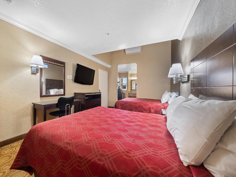 Econo Lodge Inn & Suites Fallbrook Downtown image